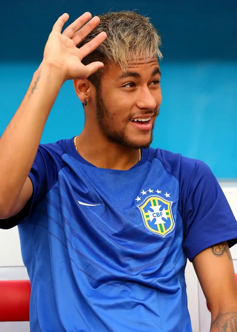 一位年轻对 一位年轻对