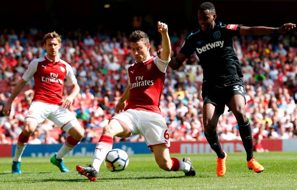 這使得他在 這使得他在